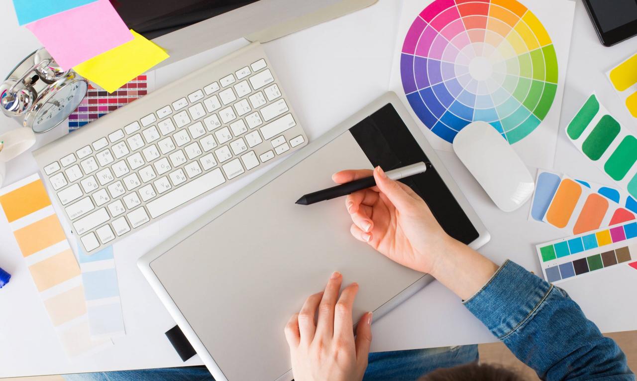 Top 7 Frustrations of Working With a Freelance Graphic Designer | Looka